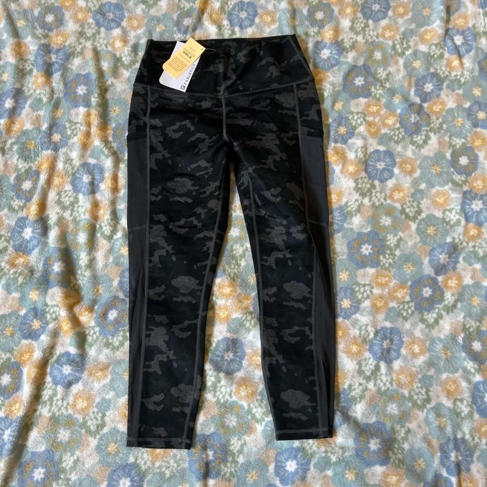 Fabletics High-Waisted mesh powerhold capri camo medium nwt